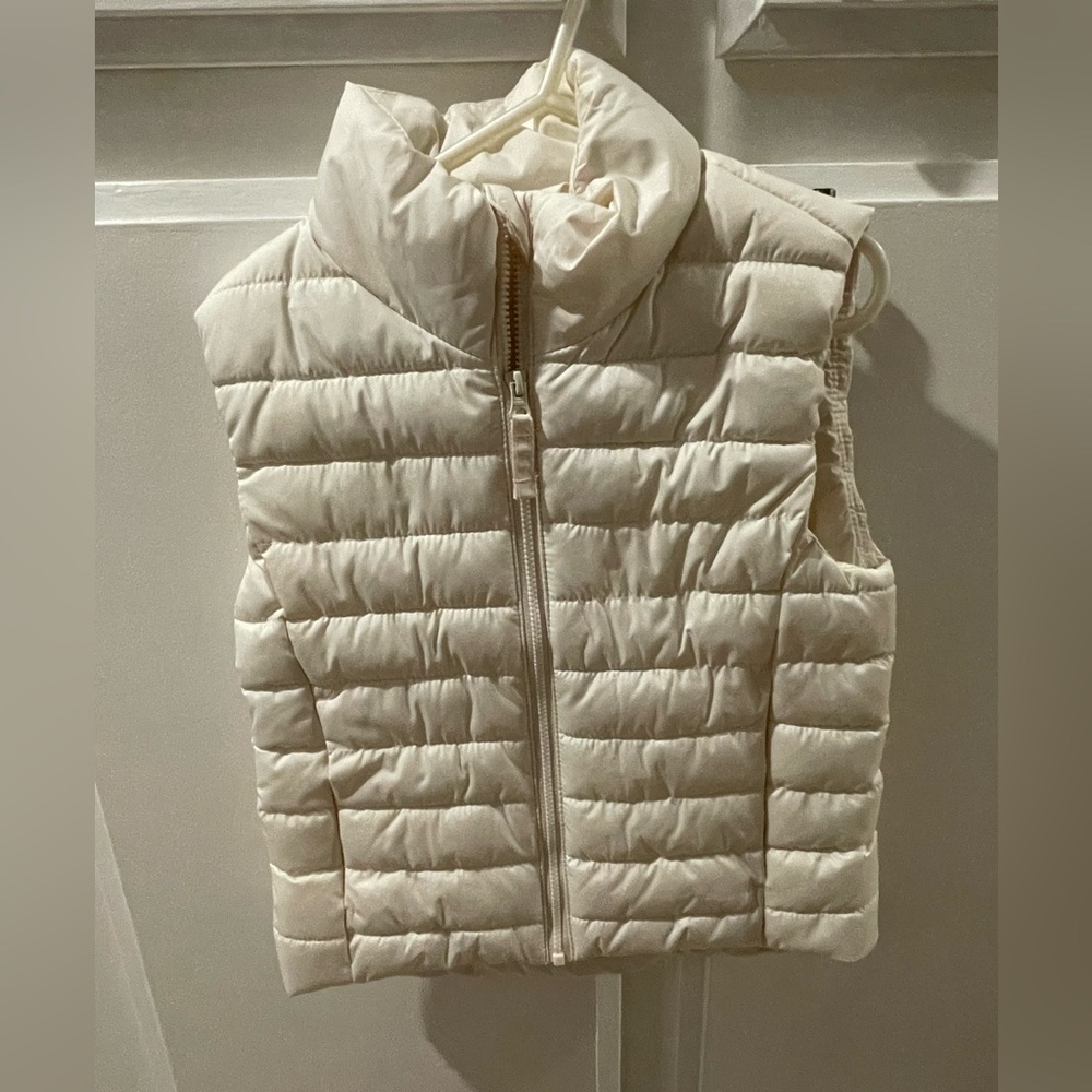 Old Navy Little Girl’s Puffer Vest, size S (6-7)